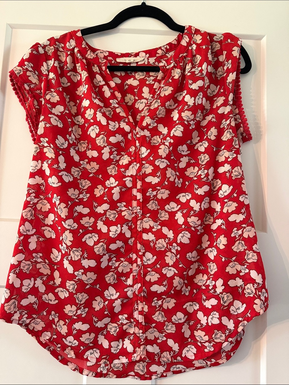 Floral V-Neck Cap Sleeve Blouse in Red